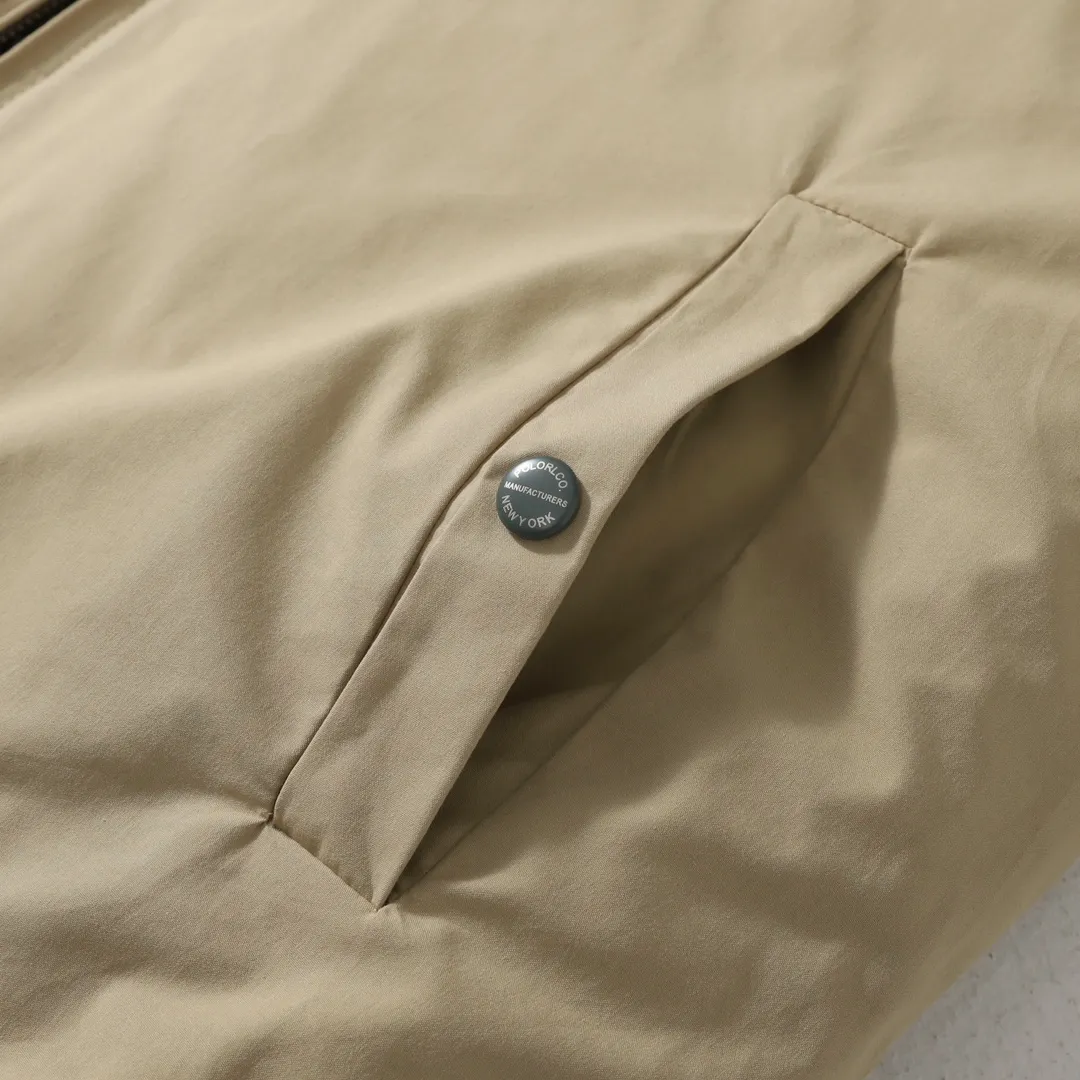 P370 #R52 Ralph Lauren vintage vintage corduroy lapel thickened cotton jacket. Same style for men and women. I bought this style at a second-hand store in Shanghai for a long time. This style is a thin cotton jacket. The difference is from the pictures on the market. The fabric is high-density sand-washed pure cotton fabric. Custom-woven corduroy fabric. It feels delicate and smooth. Thick. Lined plaid lining. Mold-opening hardware accessories. Customized pocket labels. All original versions are consistent and exquisite in workmanship. The accessories are complete and the quality is as good as ever. It is only reflected in the details. Color: Khaki Size: M L